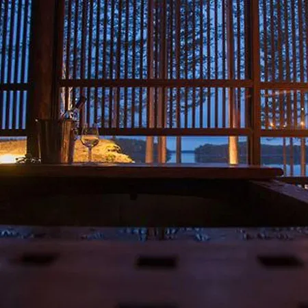 Holiday home Huvila Hiljaisuus By Interhome Okka